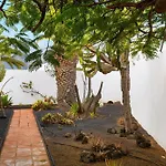 Casa Colleen Villa *