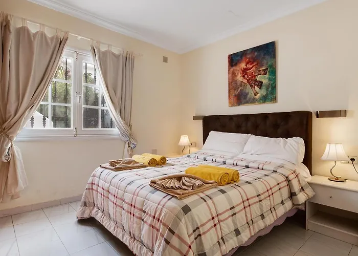 Casa Colleen Villa *